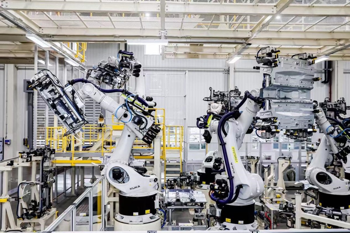 جیلی هدف کاهش ۲۵ درصدی انتشار کربن تا ۲۰۲۵ را دنبال می‌کند